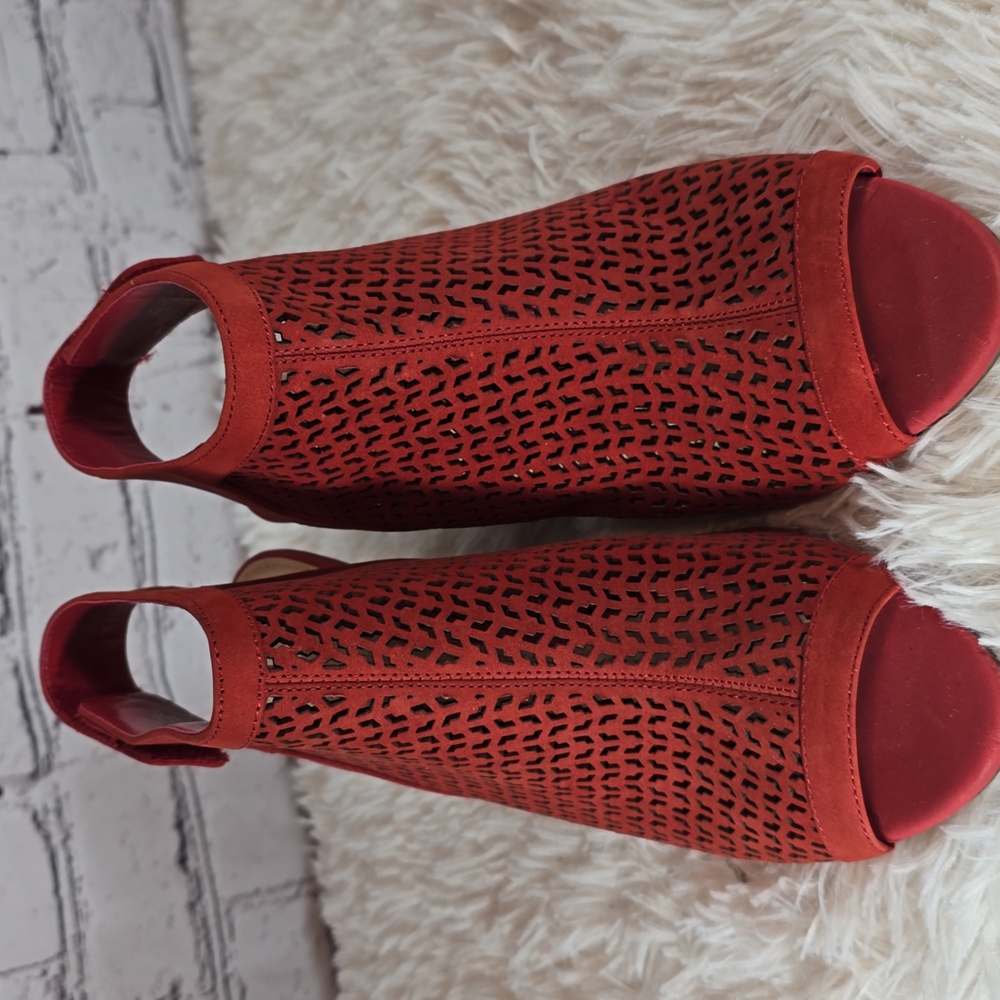 Vince Camuto "Dastana" Leather Rust Red Peep-Toe Sandals NWOT Size 9 - Picture 6 of 11